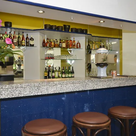 ホテル Alpha Garni 2*