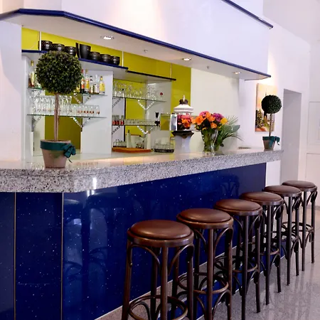 Alpha Garni ホテル 2*