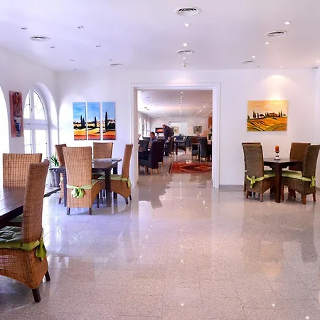 Alpha Garni Hotel