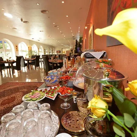 Alpha Garni Hotel 2*